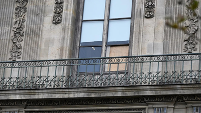 Louvre heist: Crime scene footage reveals blowtorch and angle grinder among evidence – Watch