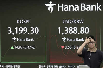 Asian stocks today: Markets slide as US-China tensions intensify; HSI falls 1%, Nikkei sheds over 260 points