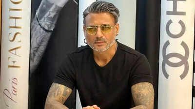 ‘Why does entourage double its fees if their star delivers Rs 500 crore hit?’: Celebrity hairstylist Aalim Hakim slams high costs of actors’ hair and make-up team | Hindi Movie News