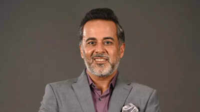 Chetan Bhagat on earning Rs 11 lakh from 3 Idiots which grossed over Rs 350 crore: ‘Saif Ali Khan was being paid Rs 25 lakh for Parineeta’ | Hindi Movie News