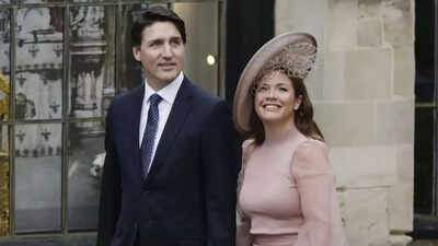 What? Justin Trudeau reunites with ex-wife Sophie Grégoire Trudeau and kids, after pictures with Katy Perry go viral– Here’s why |