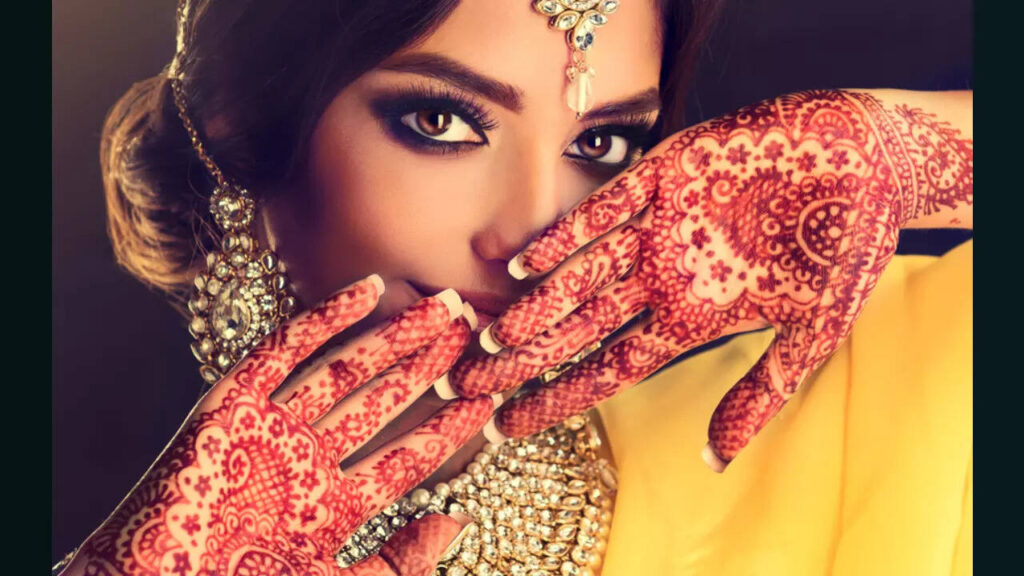 Unique Mehendi designs for Karwa Chauth 2025