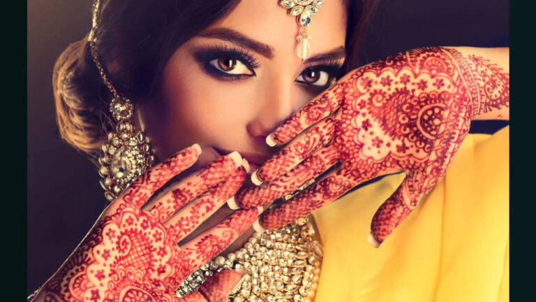 Unique Mehendi designs for Karwa Chauth 2025