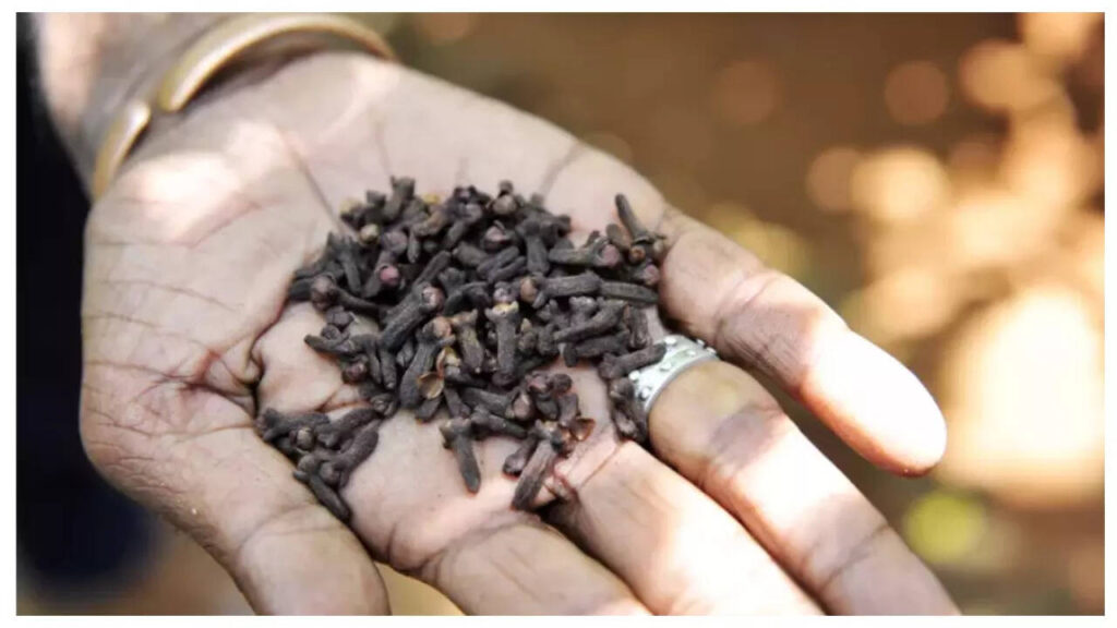 5 things that will happen if one consumes clove water every day for a month