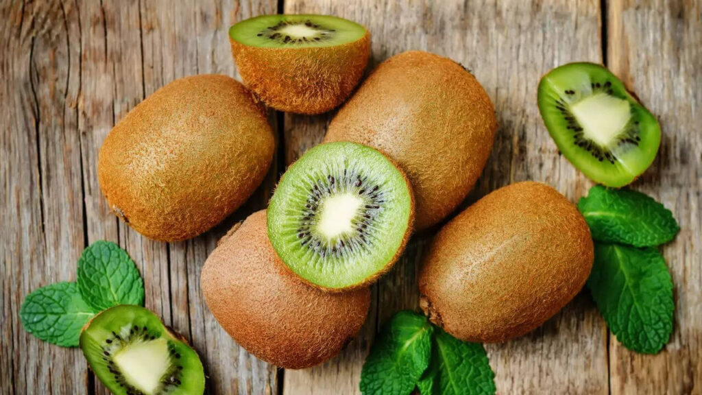 Healthy heart, better digestion, AND… The many health benefits of kiwi