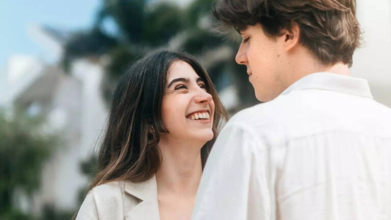 5 signs you’re growing apart in your marriage– and how to reconnect with your partner