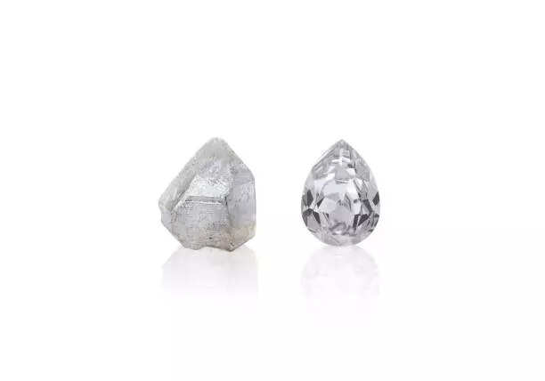 How to know if a diamond is natural or lab grown