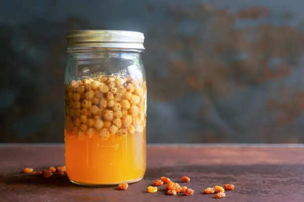 5 amazing beauty benefits of drinking Kishmish water every day