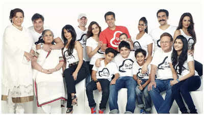 Salman Khan includes Malaika Arora, Seema Sajdeh as he celebrates a milestone; ‘Family that keeps growing’ |