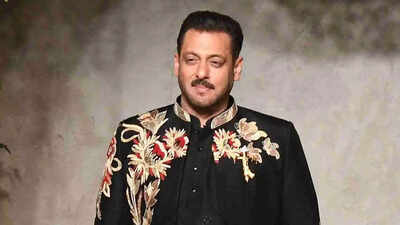 Salman Khan reunites with Sushmita Sen as he turns showstopper for Vikram Phadnis’ 35-year celebration |