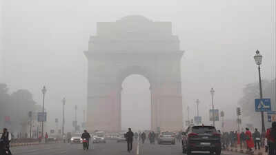 Delhi AQI: 2 days after Diwali, city choked by thick smog; air quality remains ‘very poor’ | Delhi News