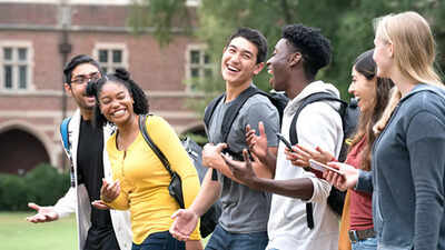 What are the average fees in US colleges in 2025-26?