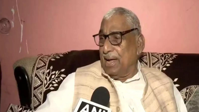 ‘I love Mohammad’ row: UP LoP Mata Prasad Pandey, SP delegation stopped from visiting tension-hit Bareilly; police cite law and order concerns | Lucknow News