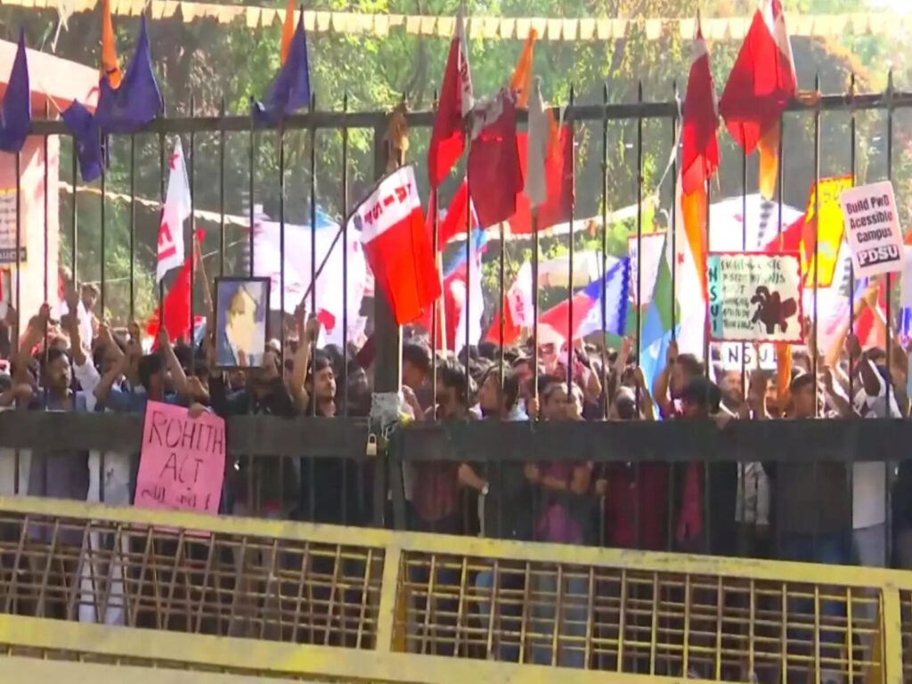 Student and teacher bodies to hold ‘public inquiry’ against JNU VC, ETEducation