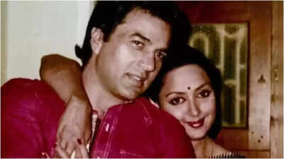 When Hema Malini confessed ‘love at first sight’ with ‘married’ Dharmendra; ‘can’t see right or left’ | Hindi Movie News