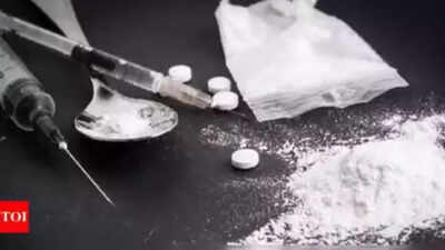 Drug peddler held with heroin worth Rs 1.5cr | India News