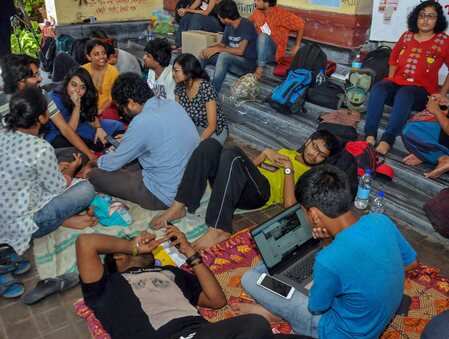 Sit-in by SFI over Presidency University’s entrance tests enters 4th day, ETEducation