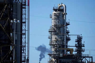 Could oil hit 0 a barrel? Experts warn of risks if Iran war drags on