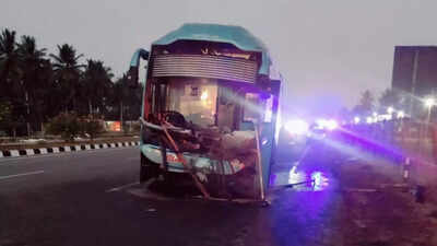 Bengaluru–Mysuru expressway accident: 4 dead, 2 injured after private bus veers off road, hits divider railing | Bengaluru News