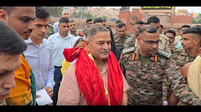 General Dwivedi visits Jagannath temple, offers prayers | Bhubaneswar News