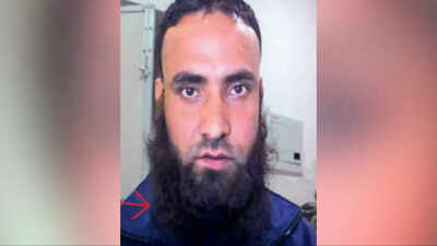 Let Terrorist Arrest: Delhi Police nab Lashkar-e-Taiba commander Shabbir Ahmed Lone near Bangladesh border | Delhi News