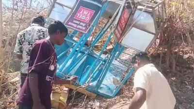 Ropeway Trolley Crash In Chhattisgarh: 1 dead, 16 injured as ropeway trolley carrying 17 devotees crash in Chhattisgarh | Raipur News