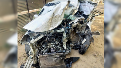 22-year-old dies as truck hits car in Gurgaon; friend injured, cops suspect overtake bid | Gurgaon News