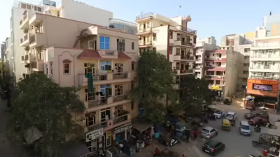 Gurgaon Dlf Woman Suicide: Woman jumps to death from Gurgaon DLF Phase 3 building’s rooftop after argument with friend | Gurgaon News