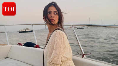 Malavika Mohanan’s Heartwarming Love Story with Mumbai: Sunset Boat Ride Sparks Joy |