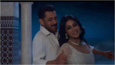 ‘Maatrubhumi’: Salman Khan and Chitrangda Singh’s ‘Chand Dekh Lena’ BTS video went viral | Hindi Movie News