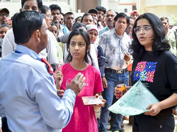 Eight students miss exam due to timing confusion, DAVV gives another chance to appear, ETEducation