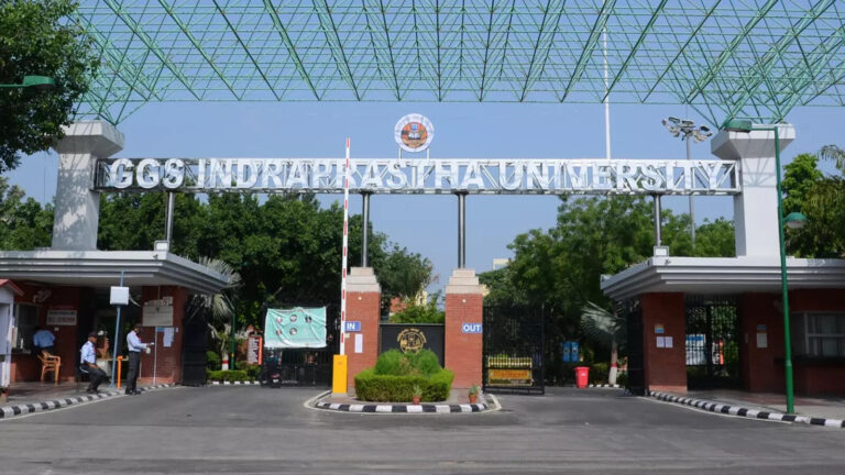 Delhi CM at convocation, ETEducation