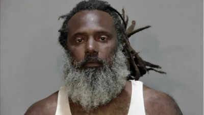 Florida: Florida man arrested after swinging machete at milk crates; charged with possession of deadly weapon