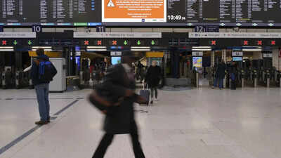 ‘Great Gen Z exodus’: Young Britons leaving UK in record numbers over rising cost-of-living