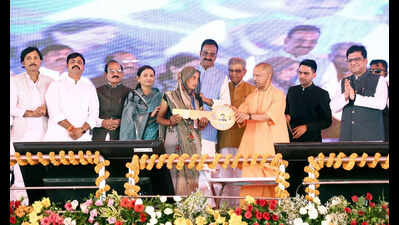 TOI IMPACT: Yogi withdraws forest cases against 4,000 Tharu tribals after years of court battles | Bareilly News