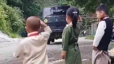 Viral Video Kids Saluting Army Truck: Viral video of kids saluting Army truck melts hearts; internet praises their patriotism