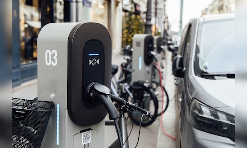 Karnataka withdraws blanket EV road tax exemption; introduces graded lifetime levy