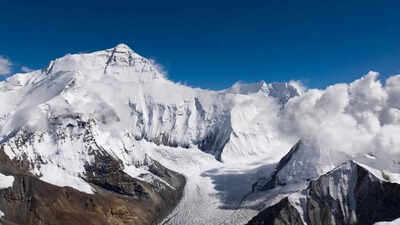 Everest climbers ‘poisoned’ in m insurance scam, probe on