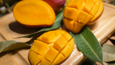 How to protect mangoes at home using paper bags without sprays or harmful chemicals |
