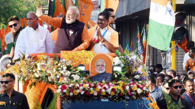 Narendra Modi undertakes roadshow, campaigns for NDA candidates in Puducherry | Puducherry News