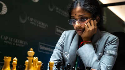 Candidates Chess: India’s R Vaishali takes sole lead with four rounds to go | Chess News