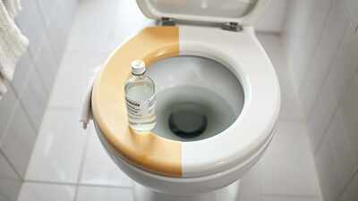 The simple bathroom fix that can restore yellowed toilet seats |