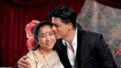 Shah Rukh Khan kisses Asha Bhosle in a heartwarming PIC as he pays emotional tribute to the legendary singer: ‘I will miss her’ | Hindi Movie News